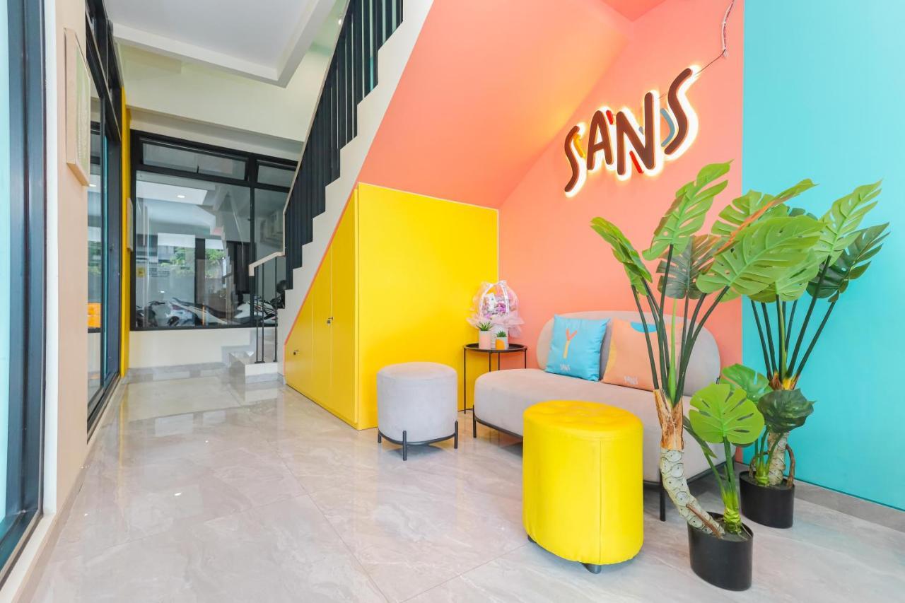 Sans Hotel Clover Ace Surabaya By Reddoorz 外观 照片